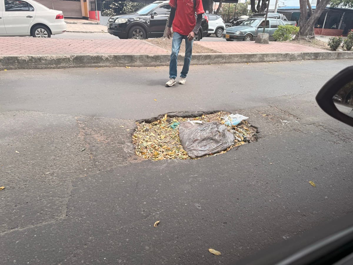 Hueco grande y peligroso en vía pública de Cúcuta